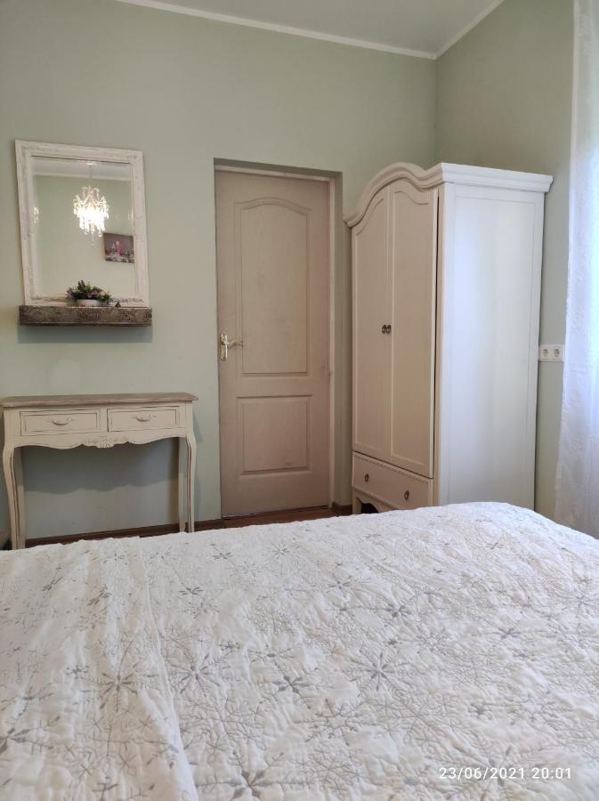 Boutigue City House With Terrace And Garden Free Parking Riga Exteriör bild
